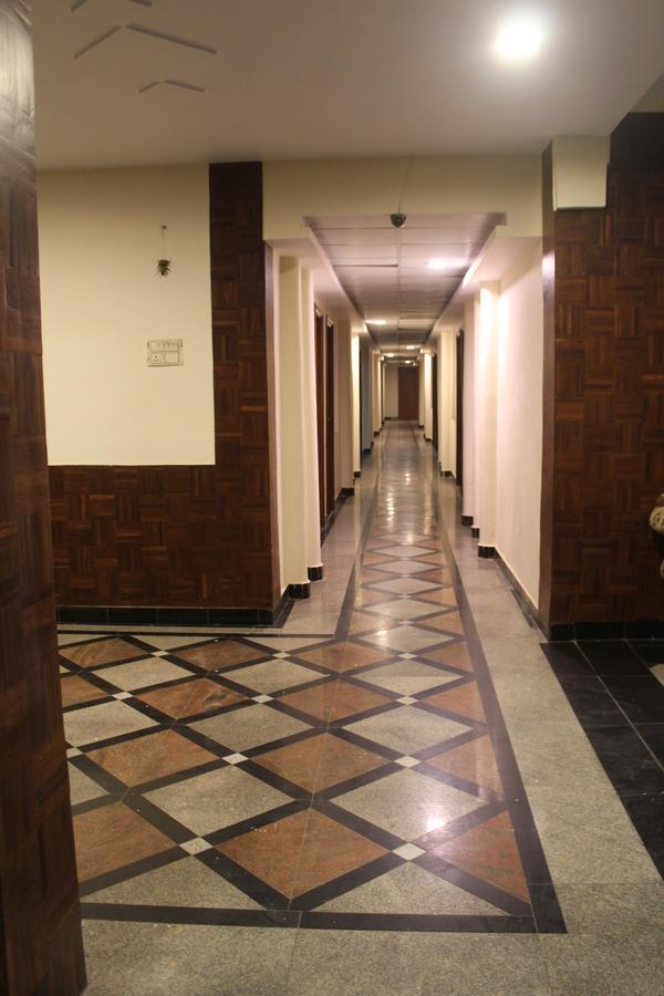 Royale Inn Вапи Экстерьер фото