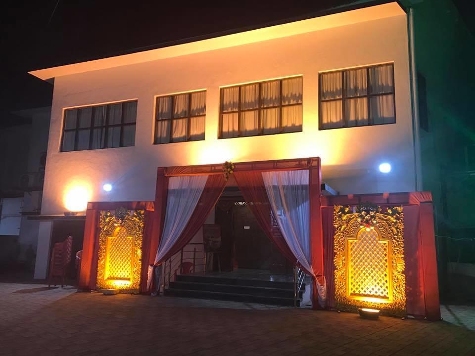 Royale Inn Вапи Экстерьер фото