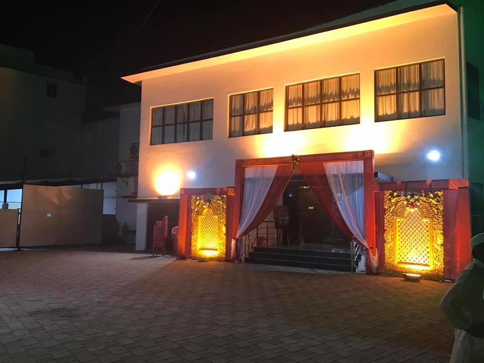 Royale Inn Вапи Экстерьер фото