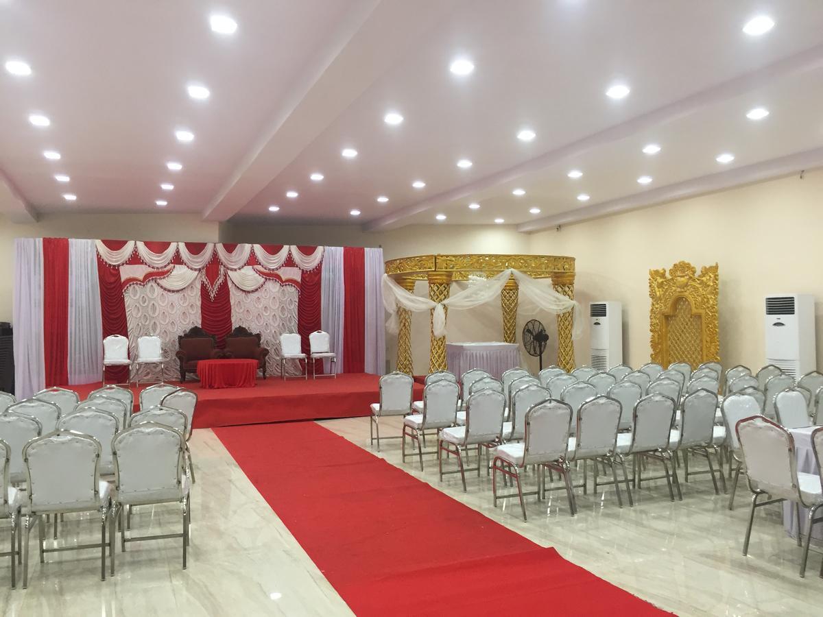 Royale Inn Вапи Экстерьер фото